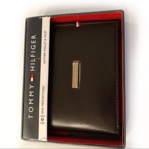 NEW! Tommy Hilfiger brown wallet